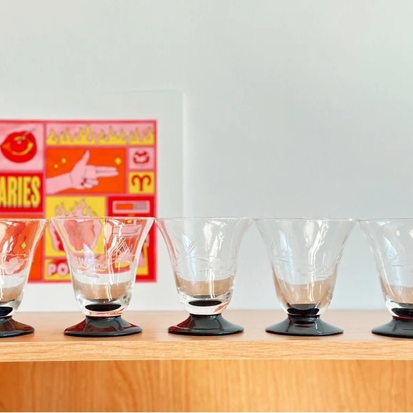 Vintage Black-Footed Goblets with Flower Pattern Etching, set of five (5) - Picture 6 of 8